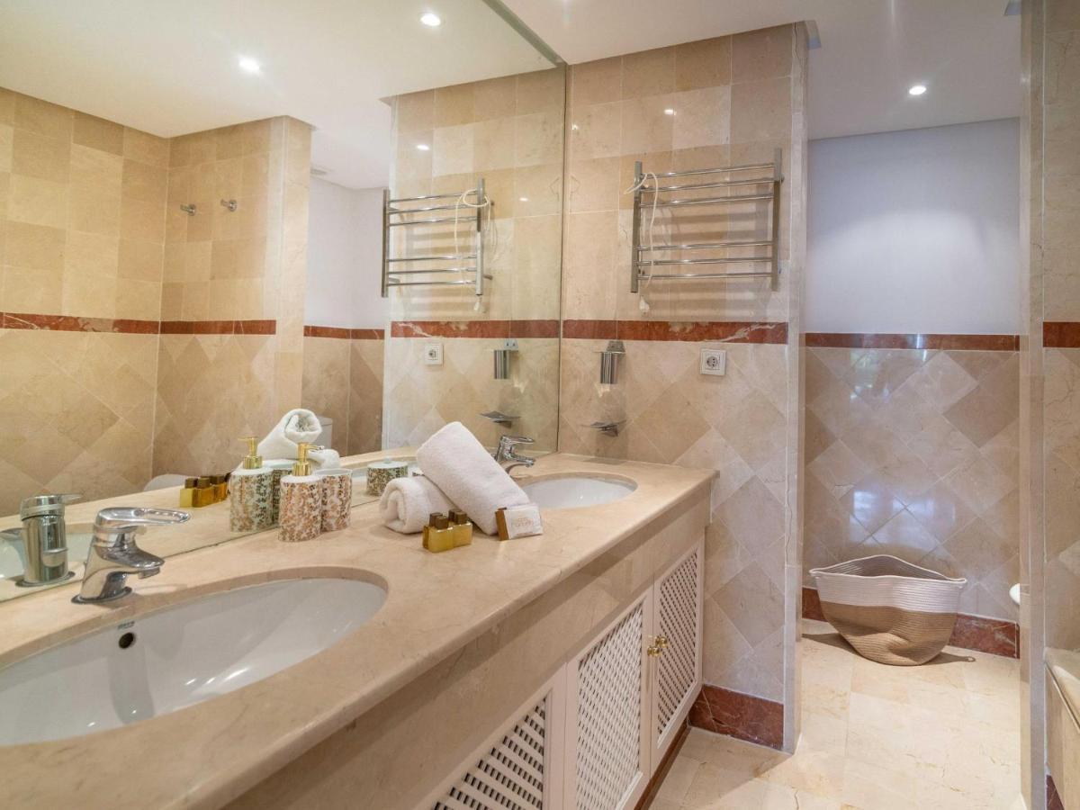 Vacation I Jardines De Ventura Del Mar, Walk To Puerto Banus Marina, A Minute From The Beach, Groundfloor, Family Friendly And Pool Appartement