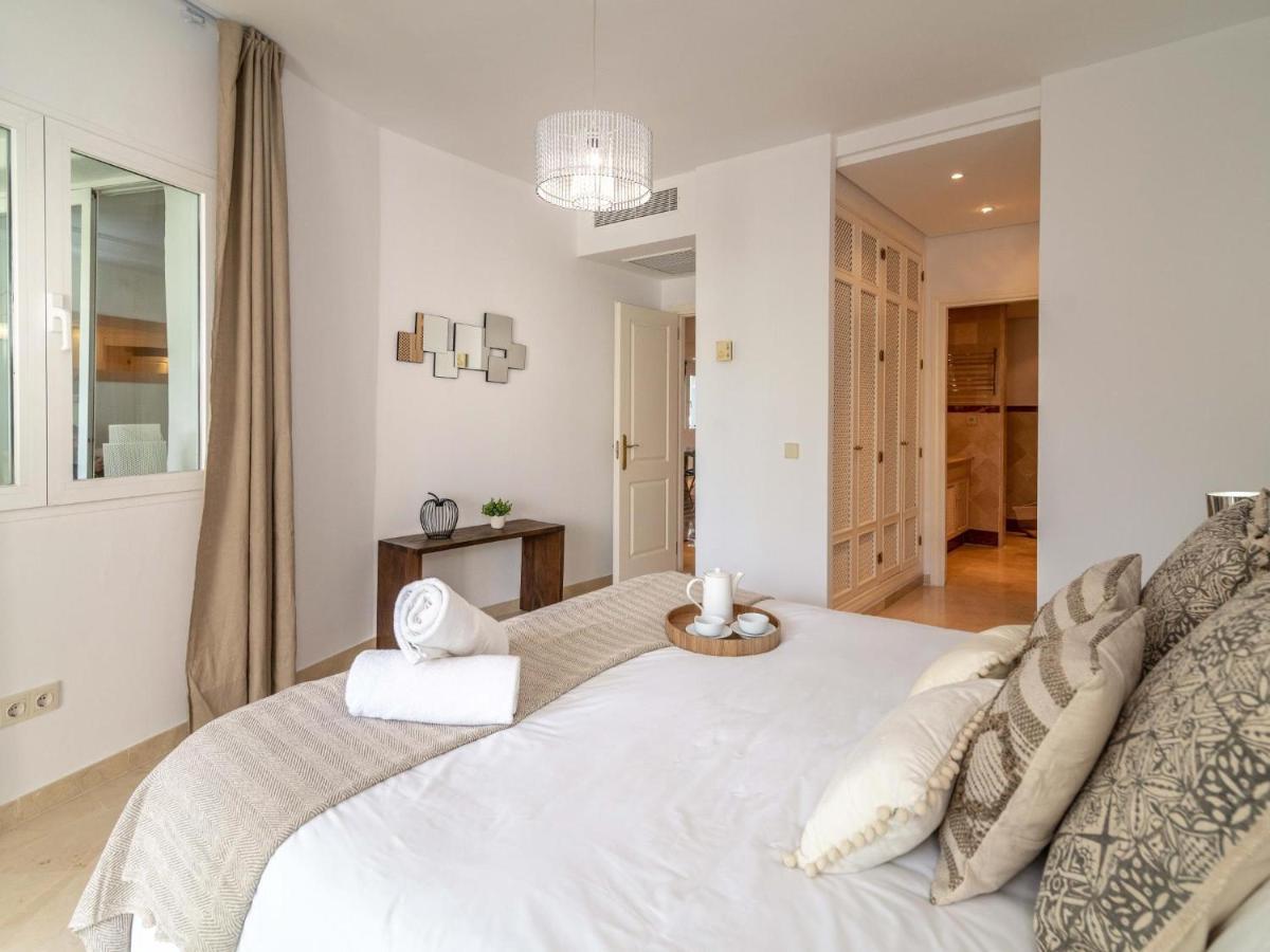 Vacation I Jardines De Ventura Del Mar, Walk To Puerto Banus Marina, A Minute From The Beach, Groundfloor, Family Friendly And Pool Appartement *